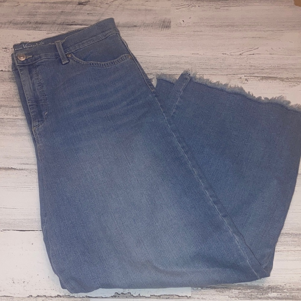 NWOT Gloria Vanderbilt Size 8 Frayed Hem Blue Jeans Slimming Effect “Amanda”